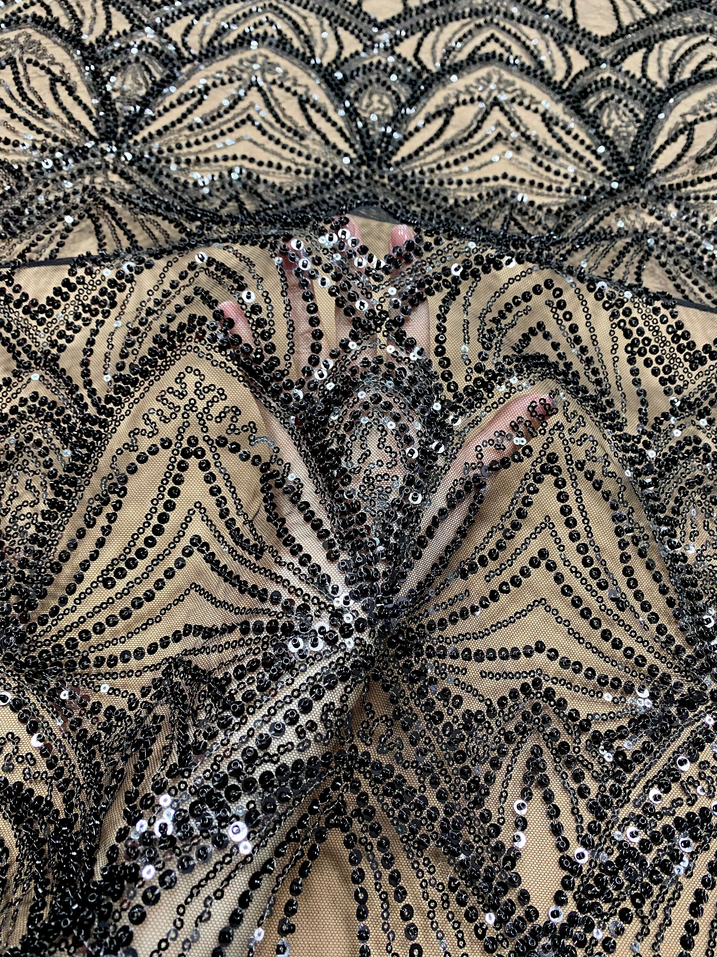 Dantela Couture Neagra cu Model Geometric, cu Perle si Margele