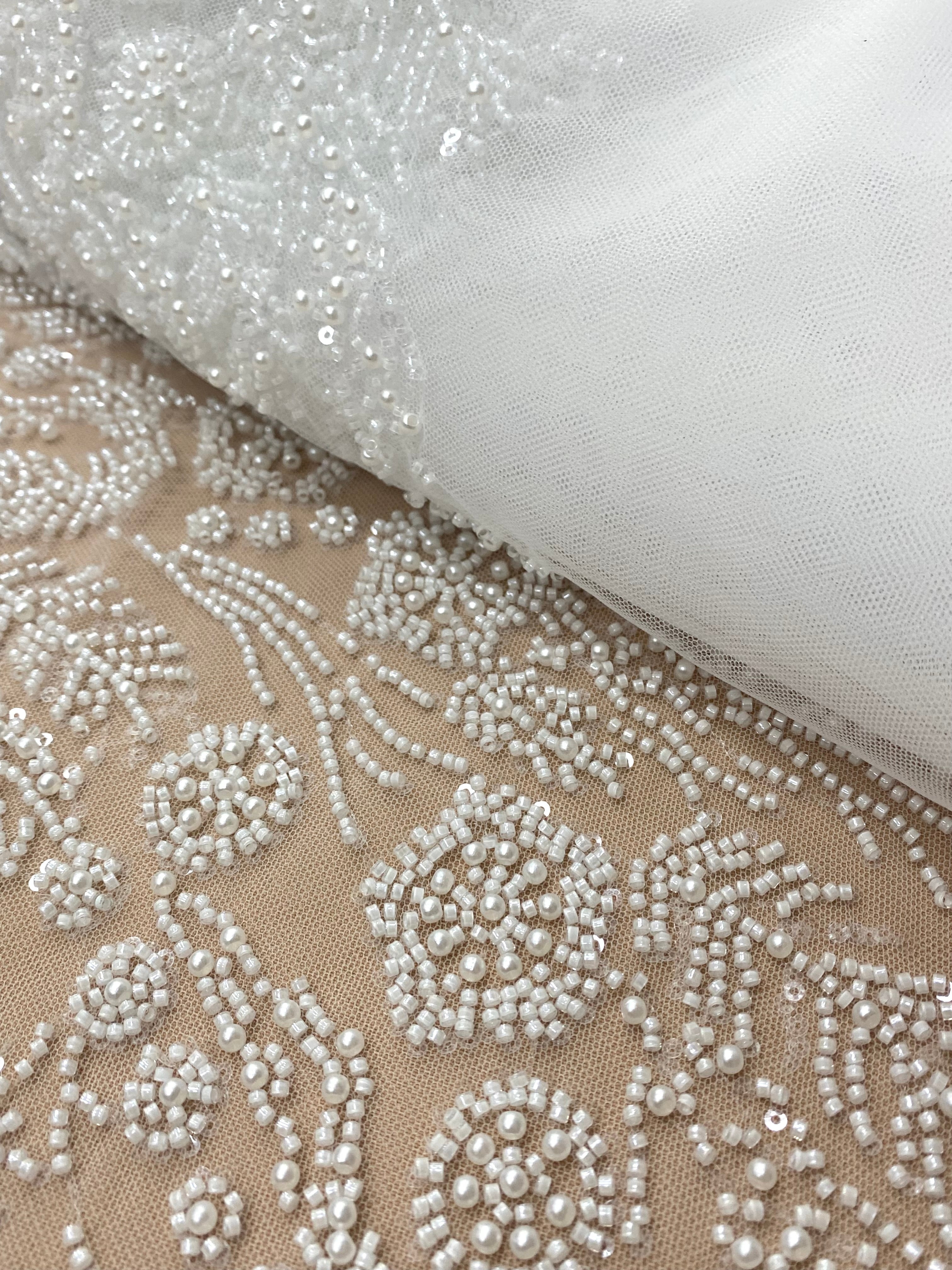 Csipke Couture Ivory, virágmintás, gyöngyökkel, gyöngyöcskékkel és flitterekkel