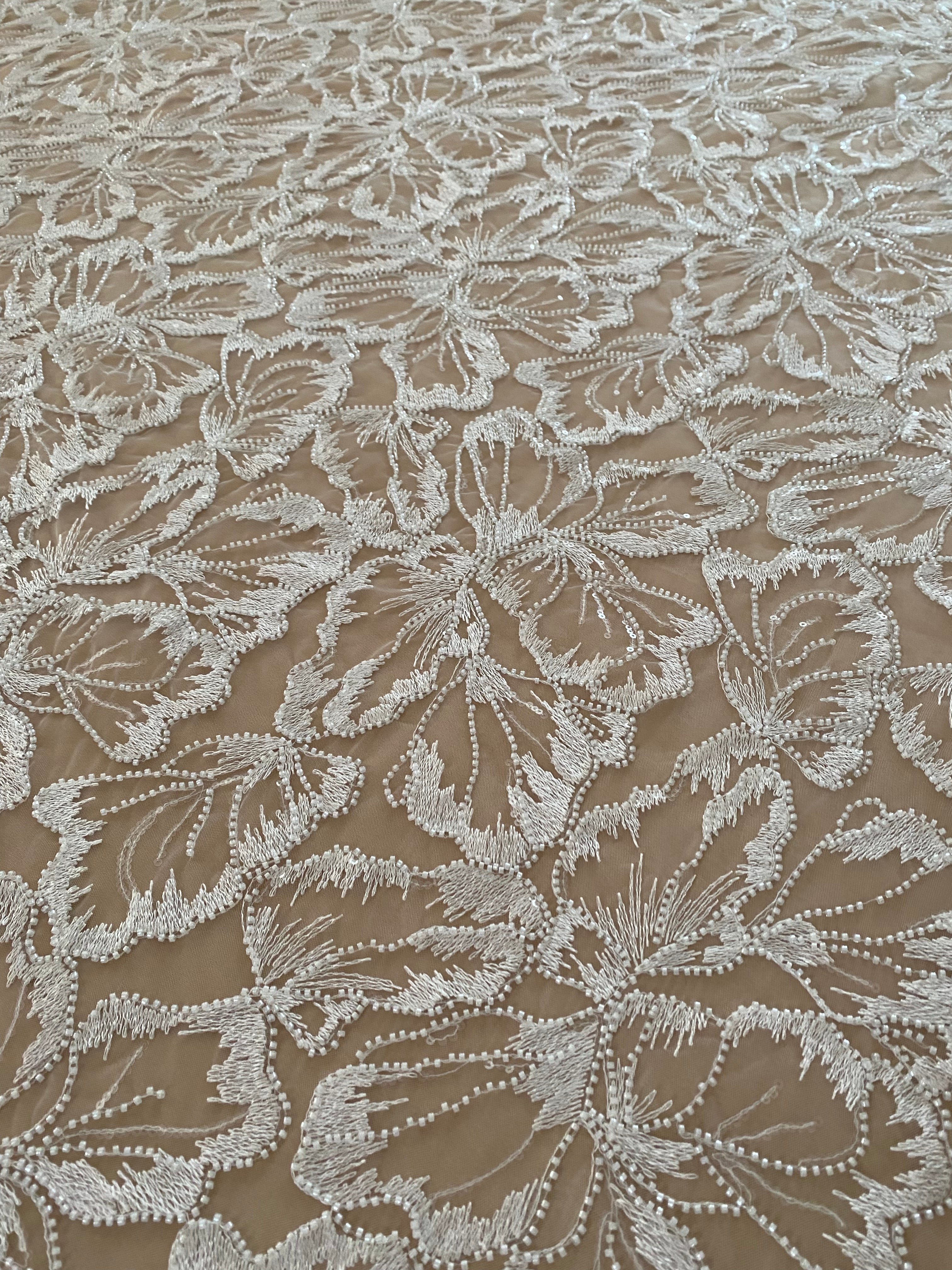 Dantela Couture Ivory virágmintás, gyöngyökkel és flitterekkel