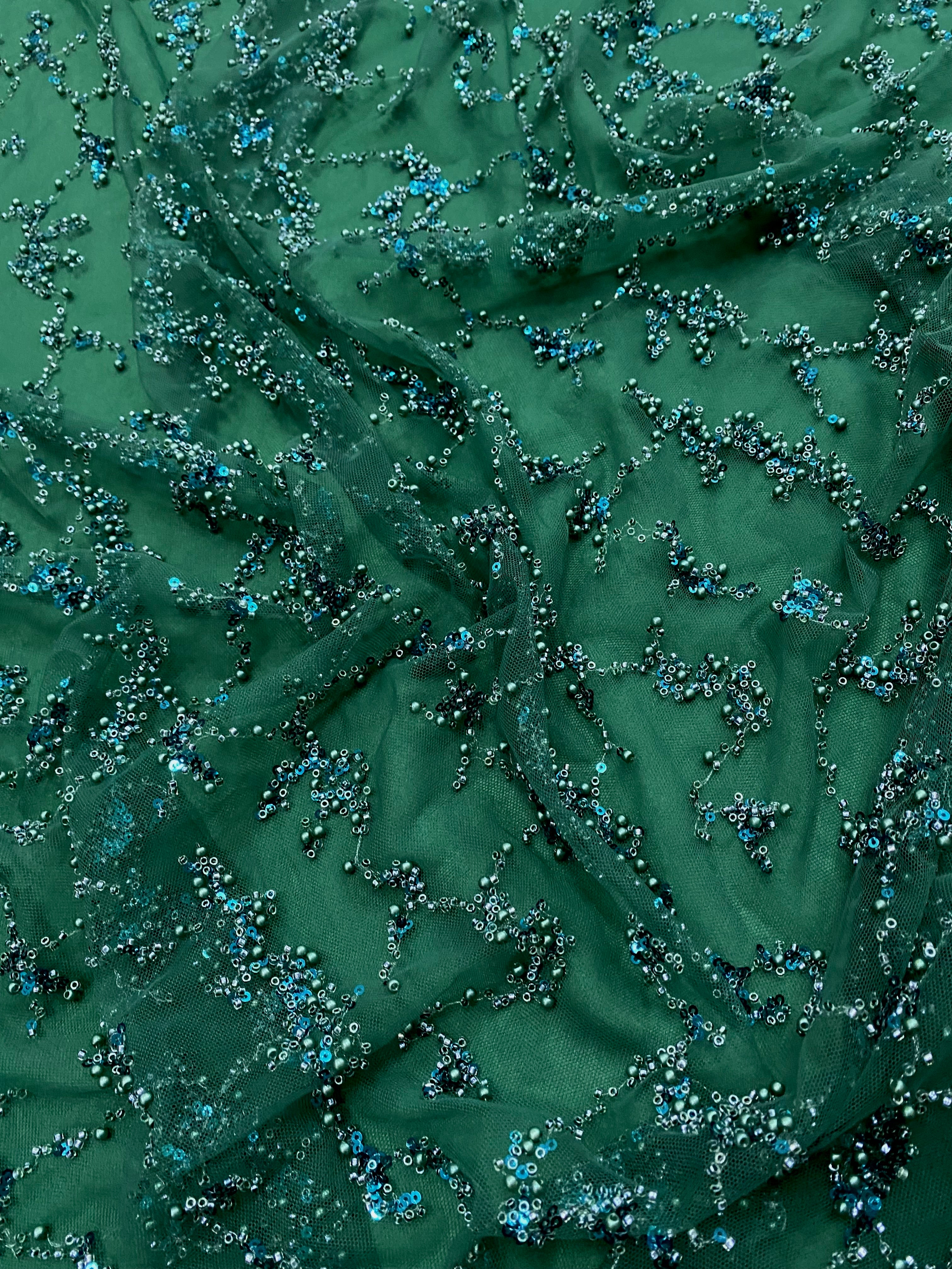 Dantela Couture Verde Smarald cu Perle, Margele si Paiete