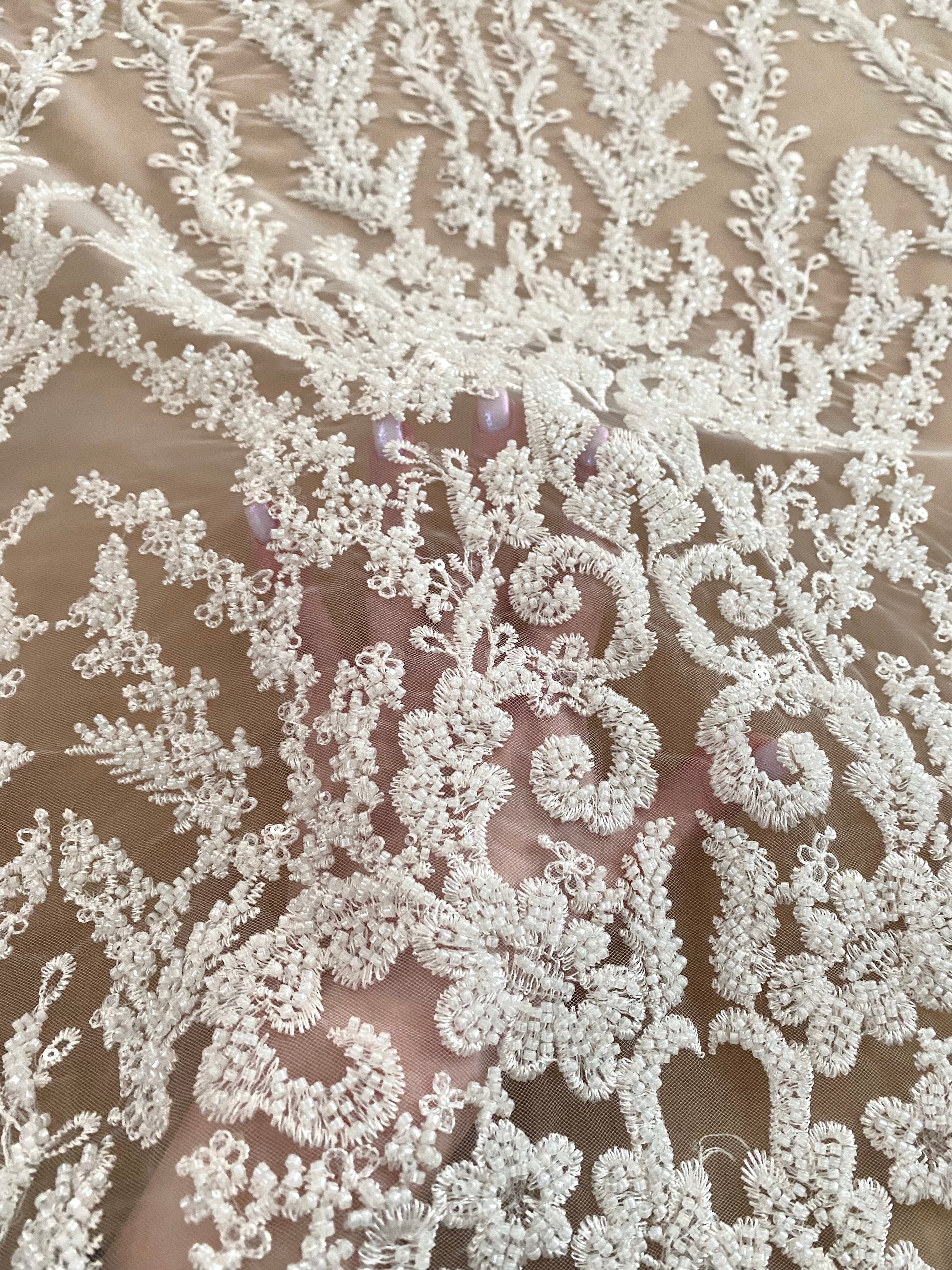 Dantela Couture Ivory geometriai mintával, gyöngyökkel és flitterekkel