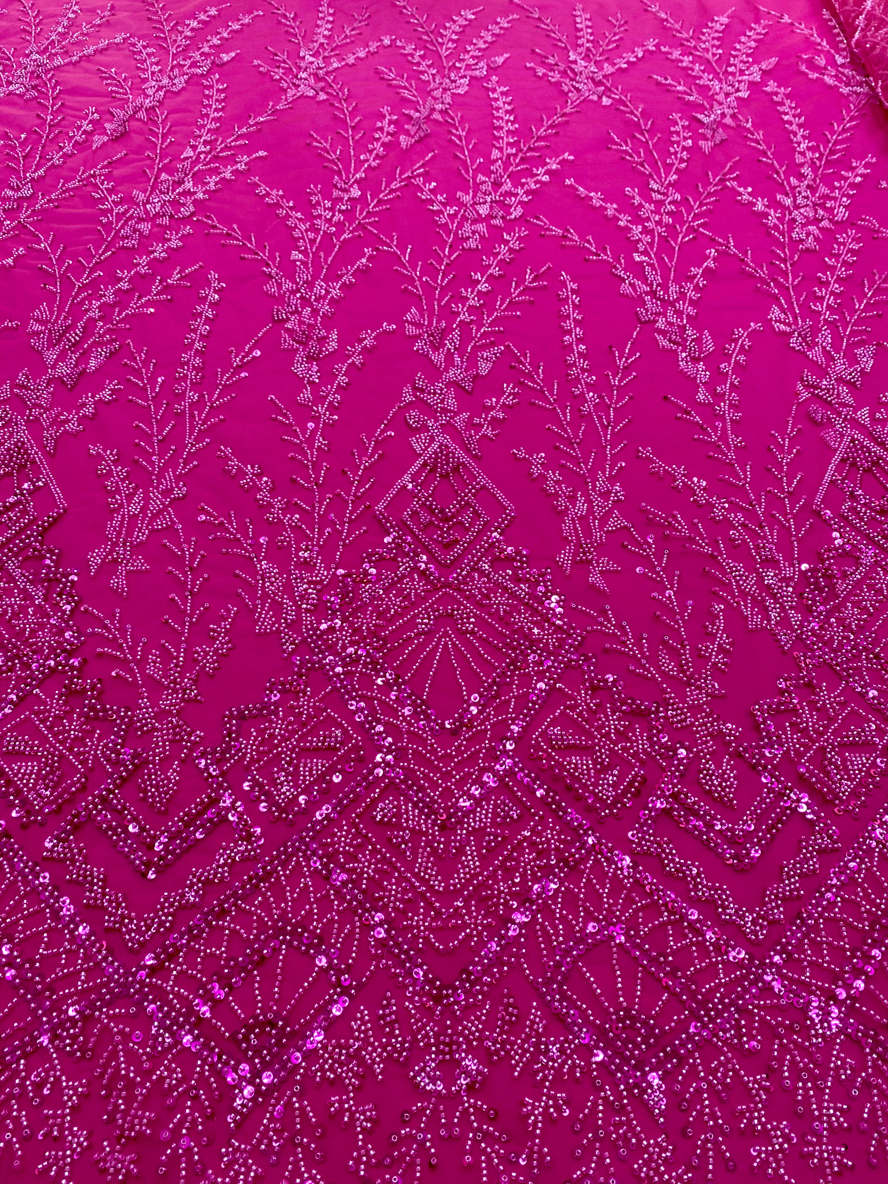 Dantela Couture Fucsia geometriai mintával, gyöngyökkel és flitterekkel
