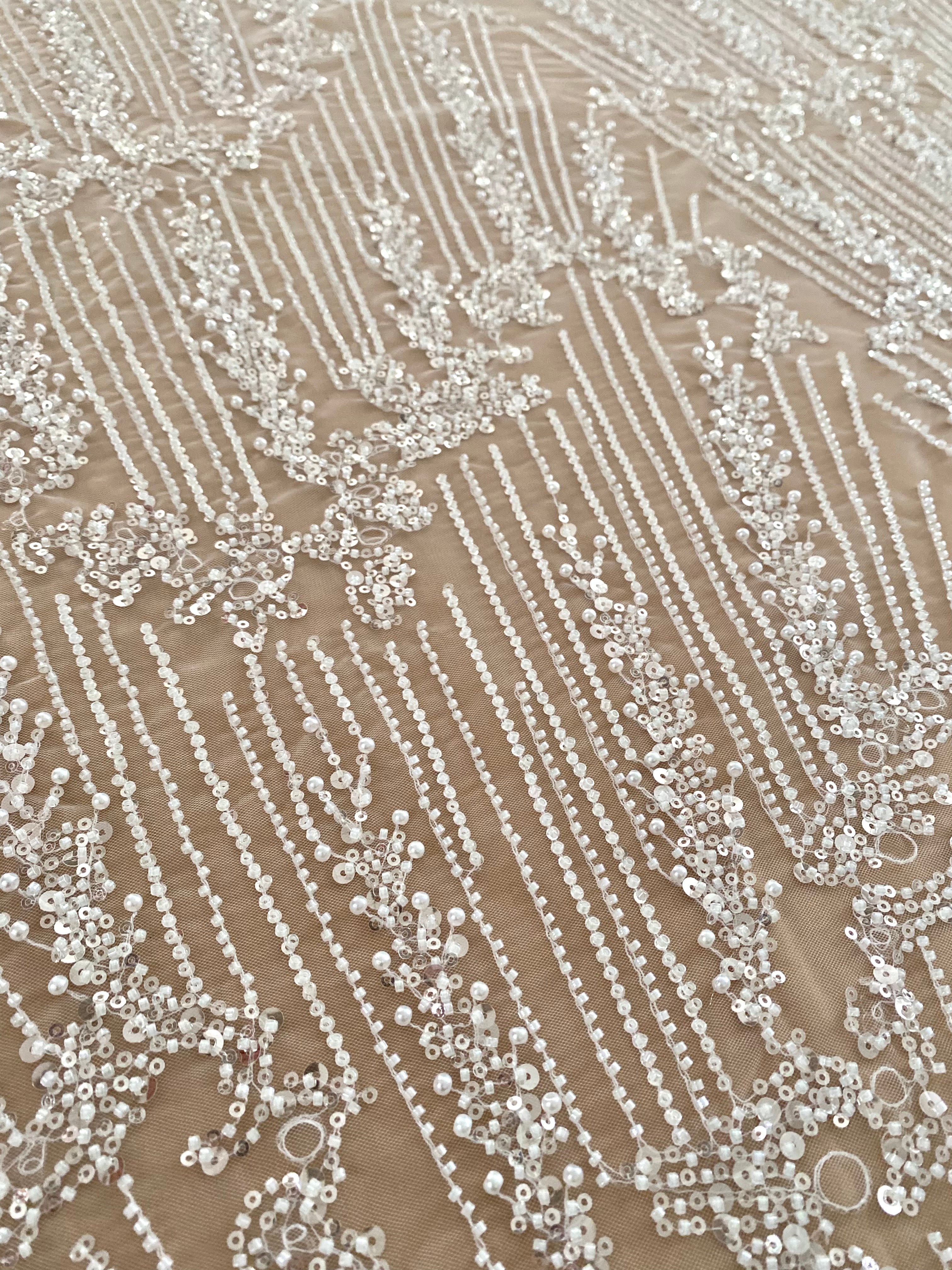 Dantela Couture Ivory geometriai mintával, gyöngyökkel és flitterekkel