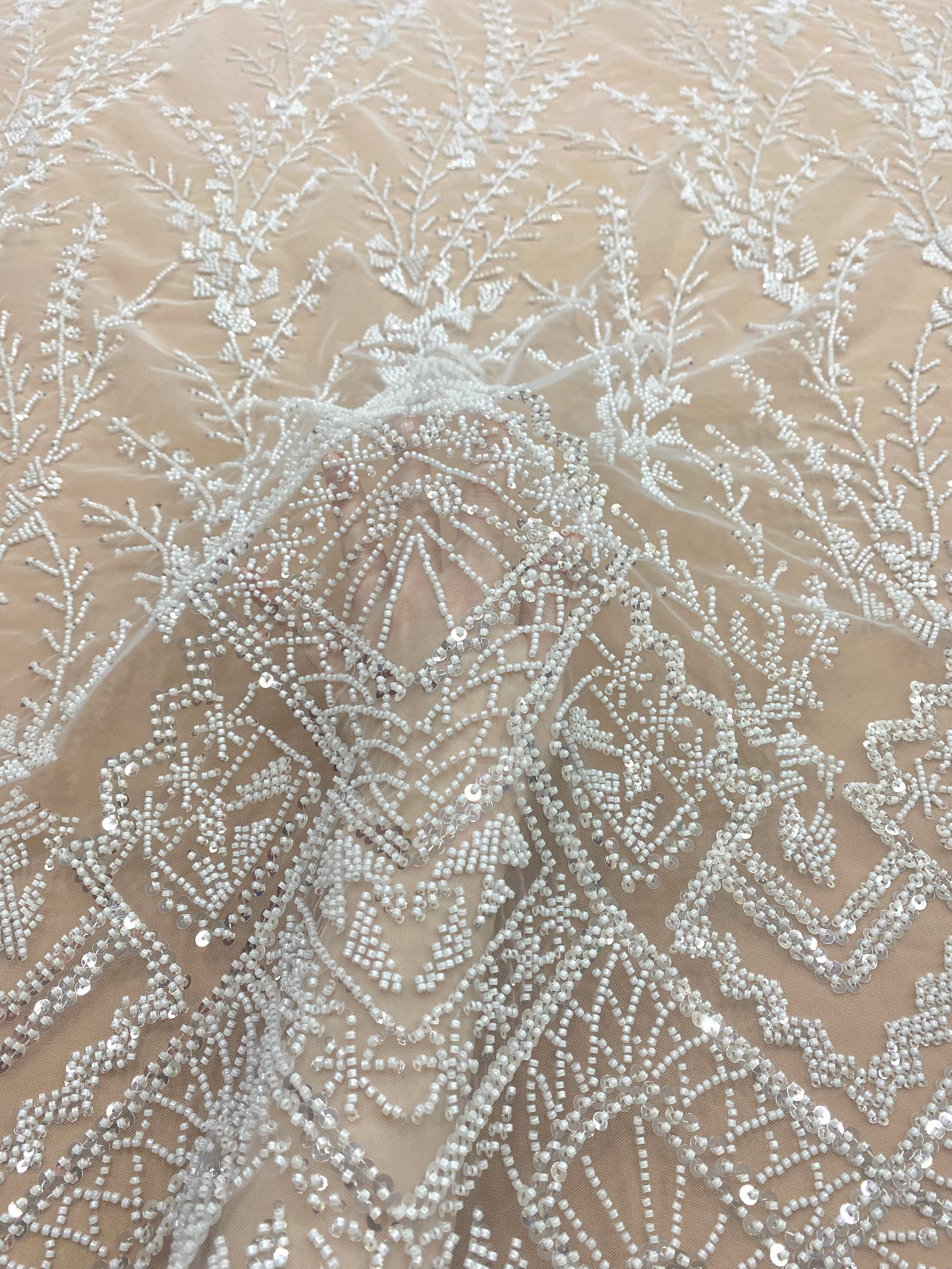 Csipke Couture Ivory geometrikus mintával, gyöngyökkel és flitterekkel