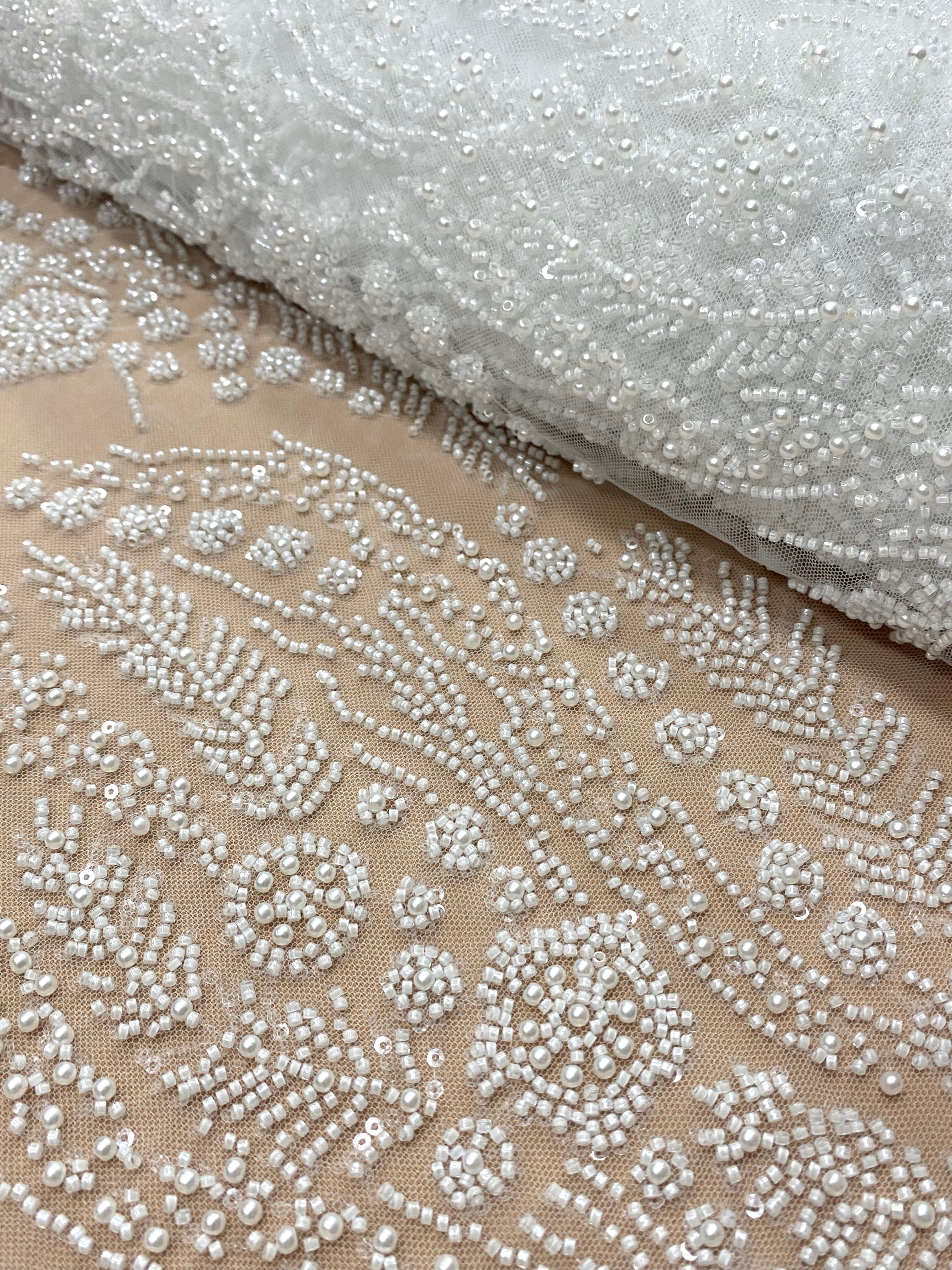 Csipke Couture Ivory, virágmintás, gyöngyökkel, gyöngyöcskékkel és flitterekkel