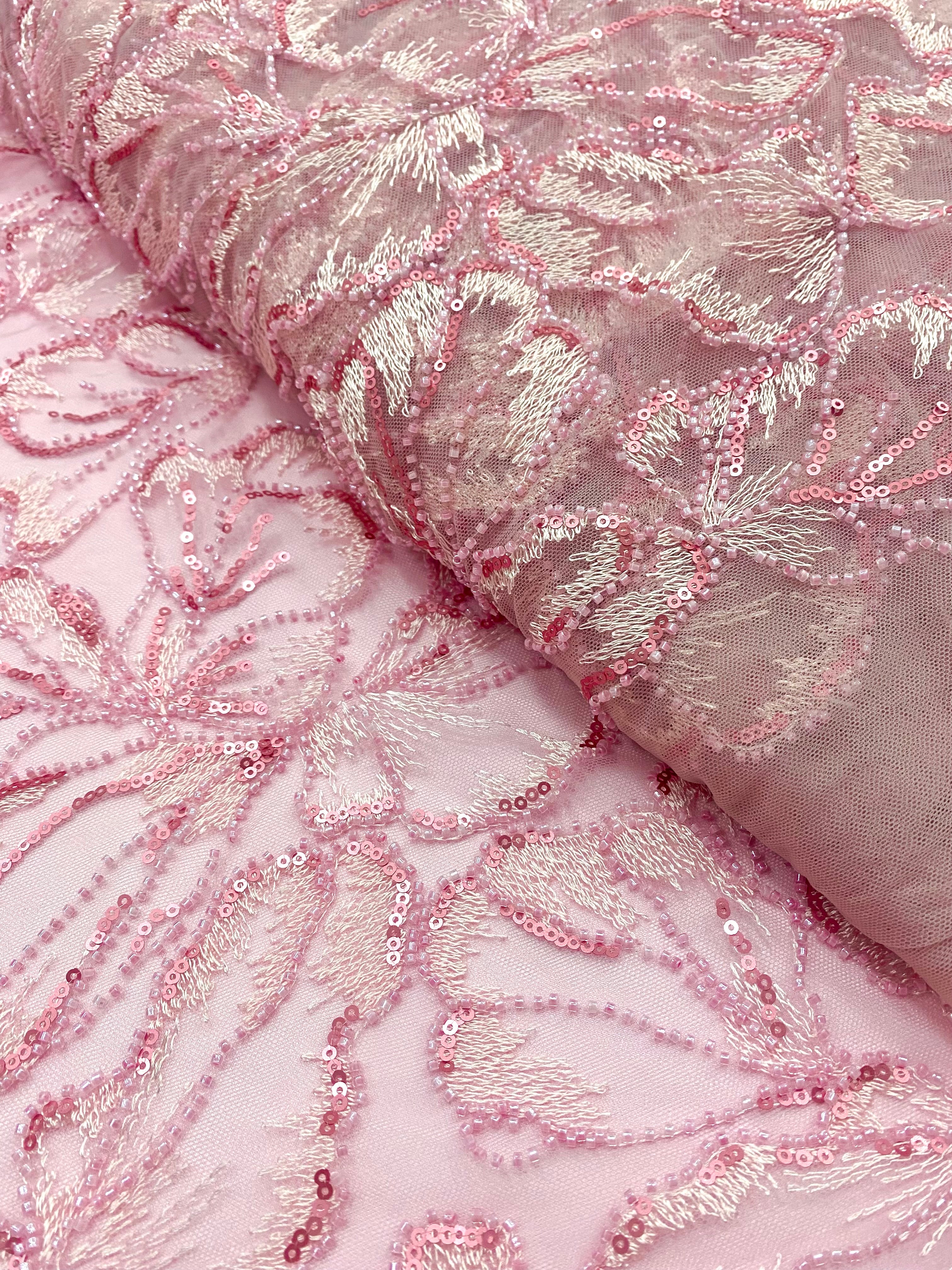 Csipke Couture rózsaszín, virágmintás, gyöngyökkel és flitterekkel
