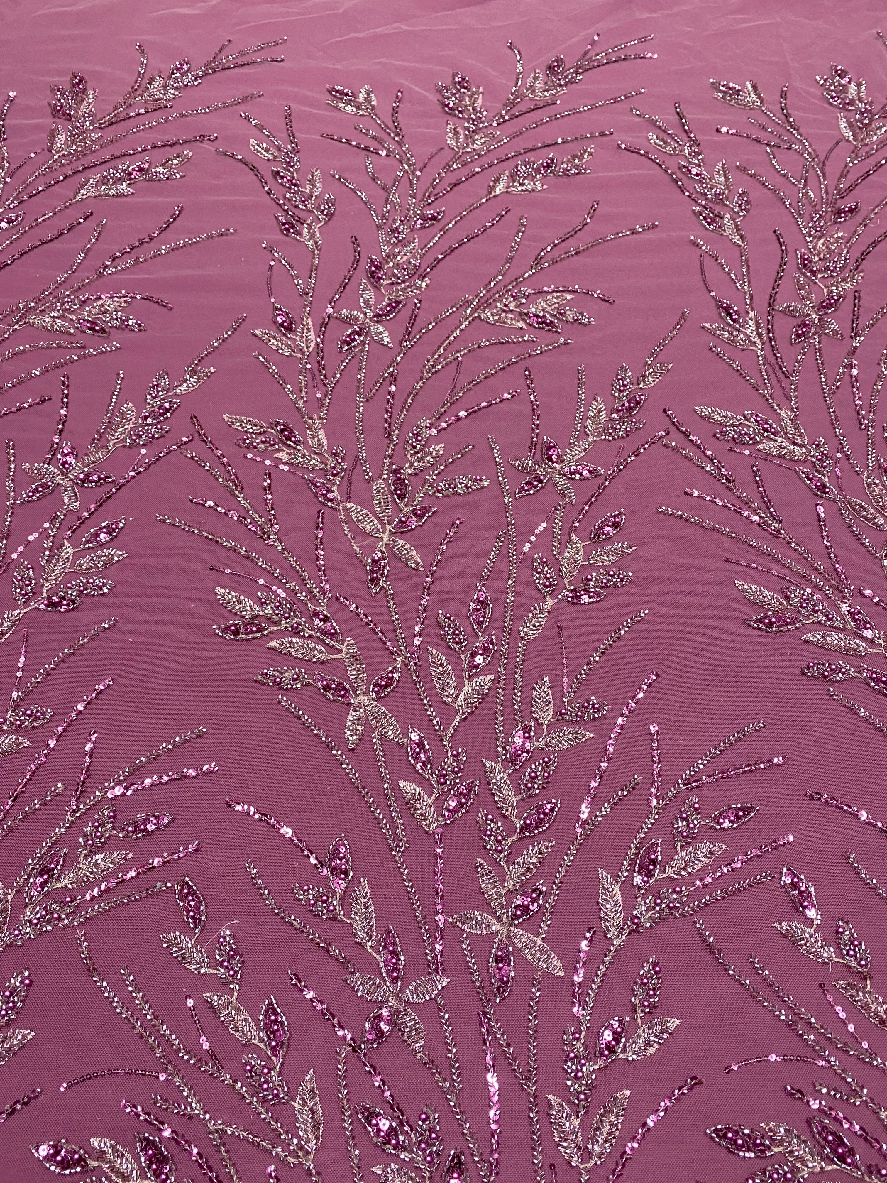 Dantela Couture Magenta virágmintával, gyöngyökkel, gyöngyöcskékkel és flitterekkel