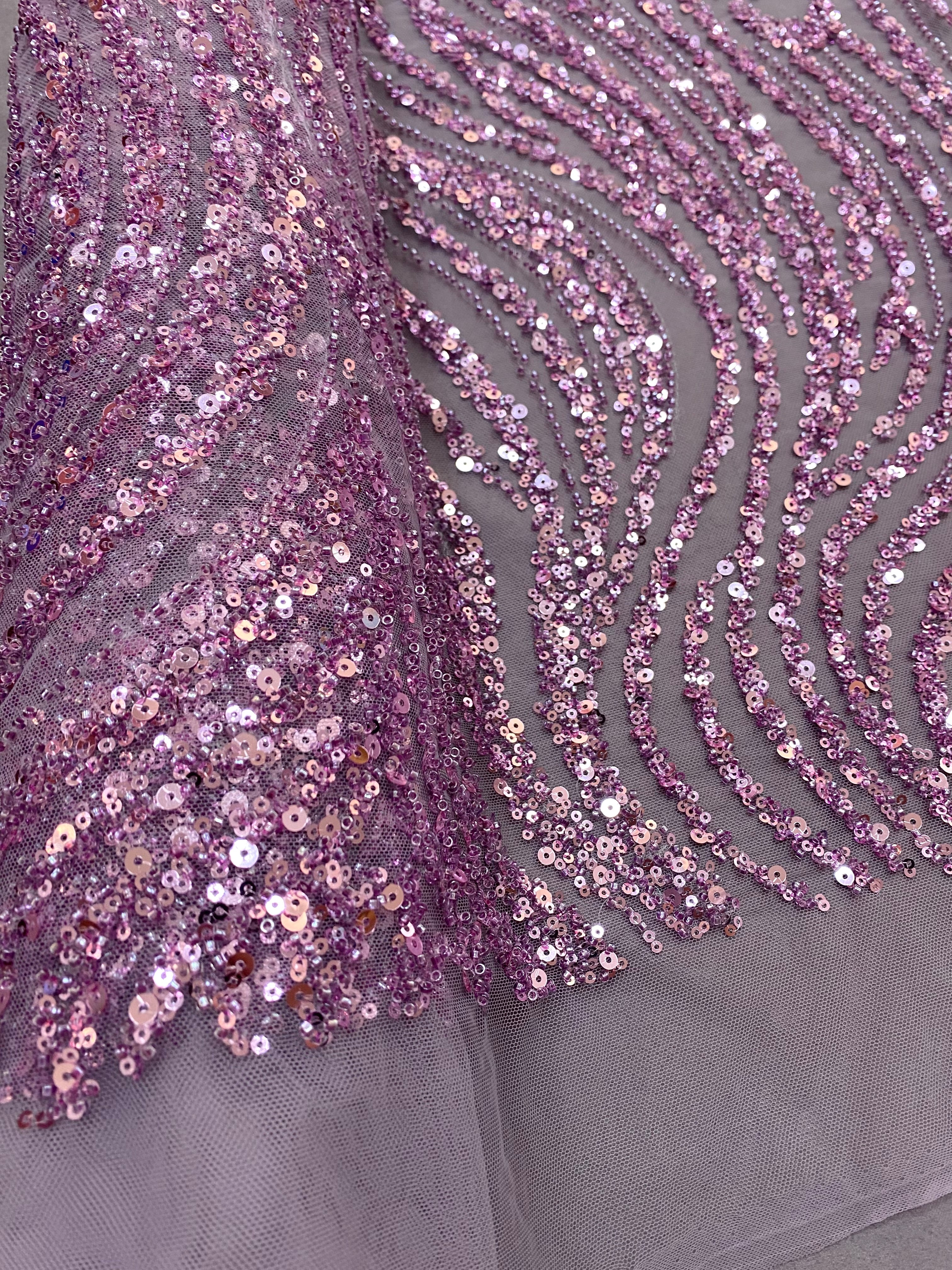Dantela Couture Lavanda Pudrata cu Model Liniar, cu Margele si Paiete