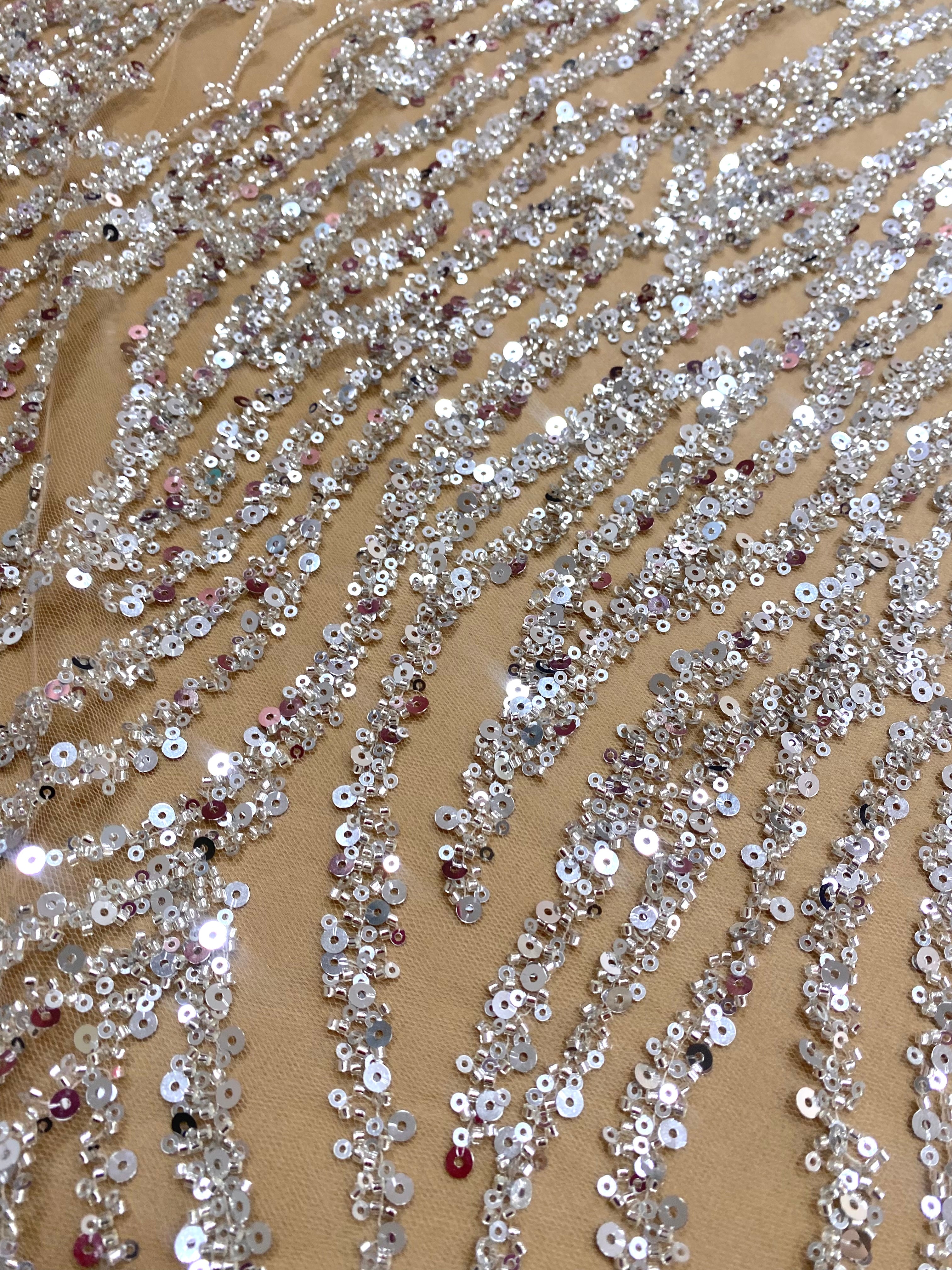 Dantela Couture Argintie pe Tulle Nude, cu Siraguri, cu Margele si Paiete