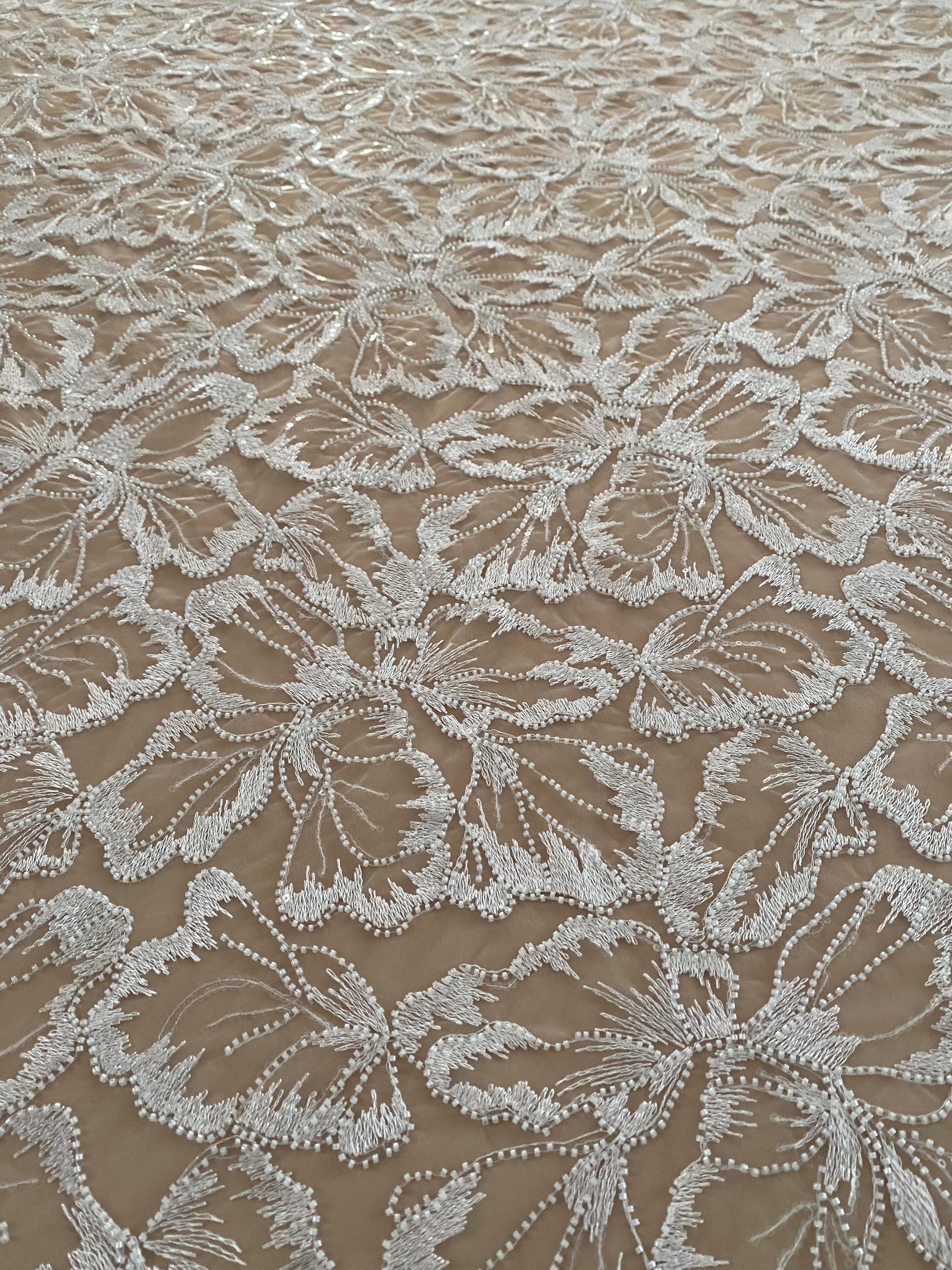 Dantela Couture Ivory virágmintás, gyöngyökkel és flitterekkel