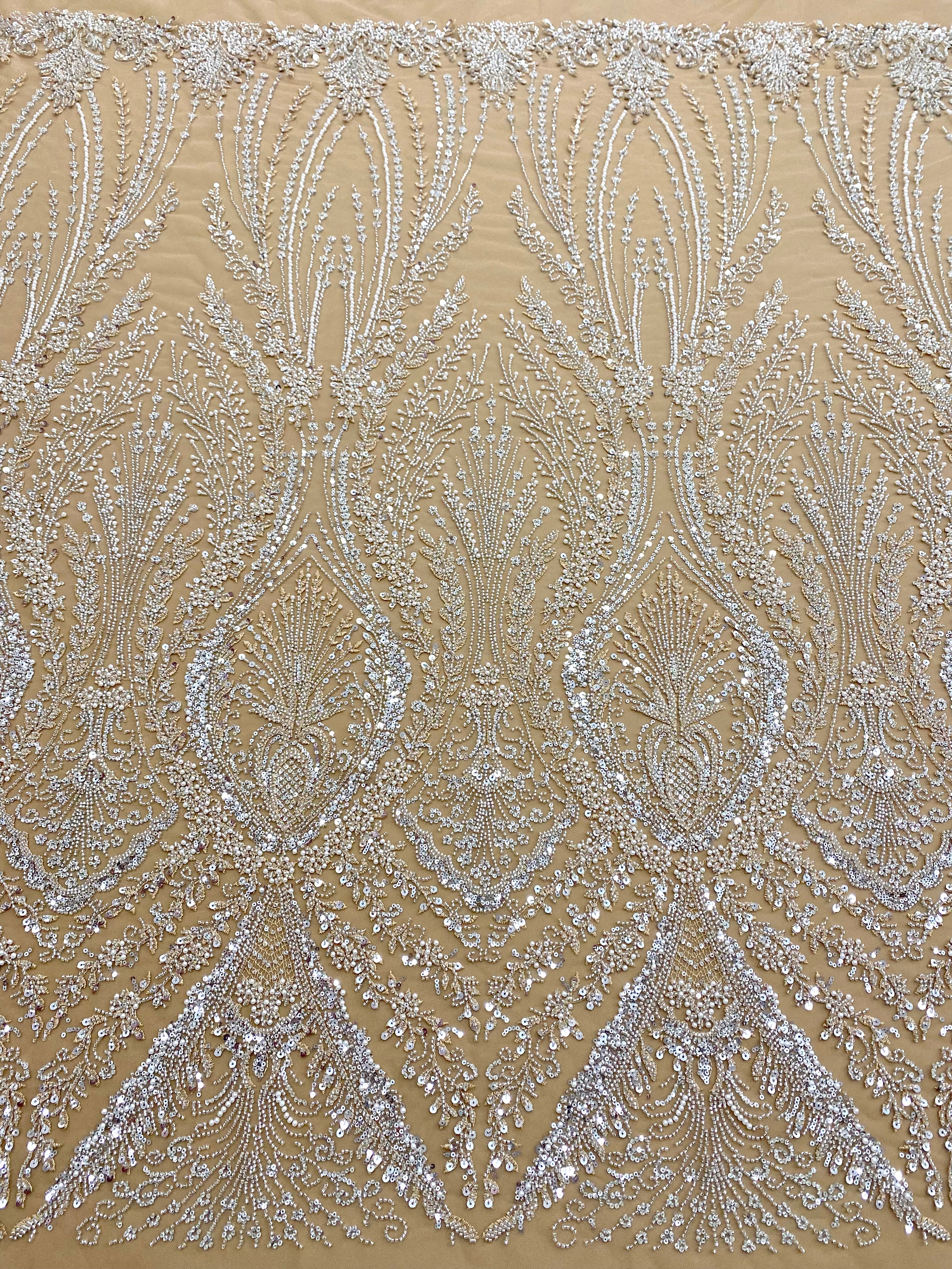 Dantela Couture Argintie pe Tulle Nude cu Model Geometric, cu Perle, Margele si Paiete