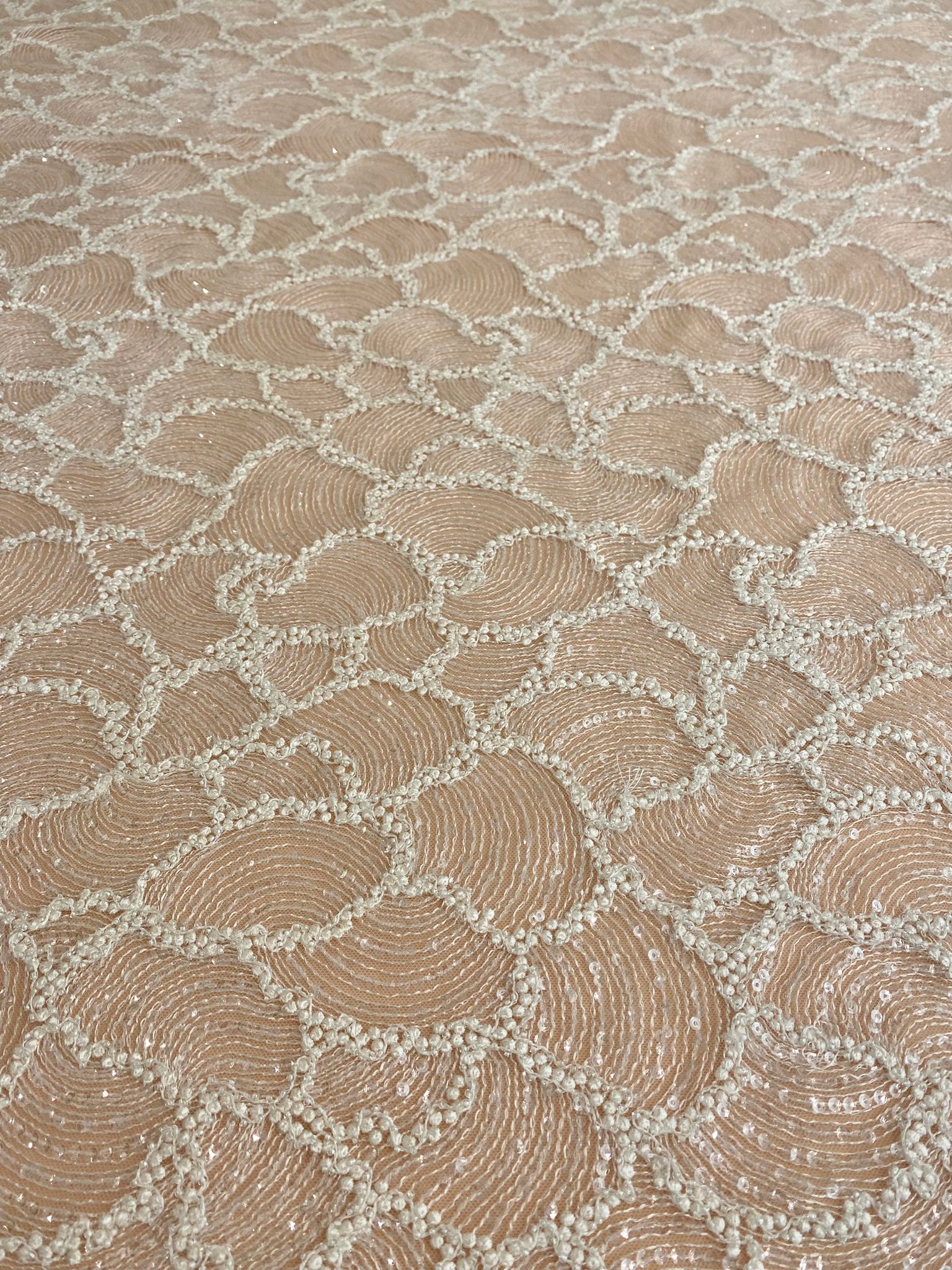 Dantela cu Model Geometric, cu Margele si Paiete