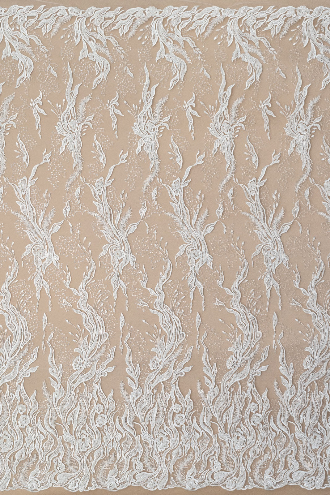 Dantela Couture Ivory lineáris virágmintával, kristályokkal, gyöngyökkel és flitterekkel