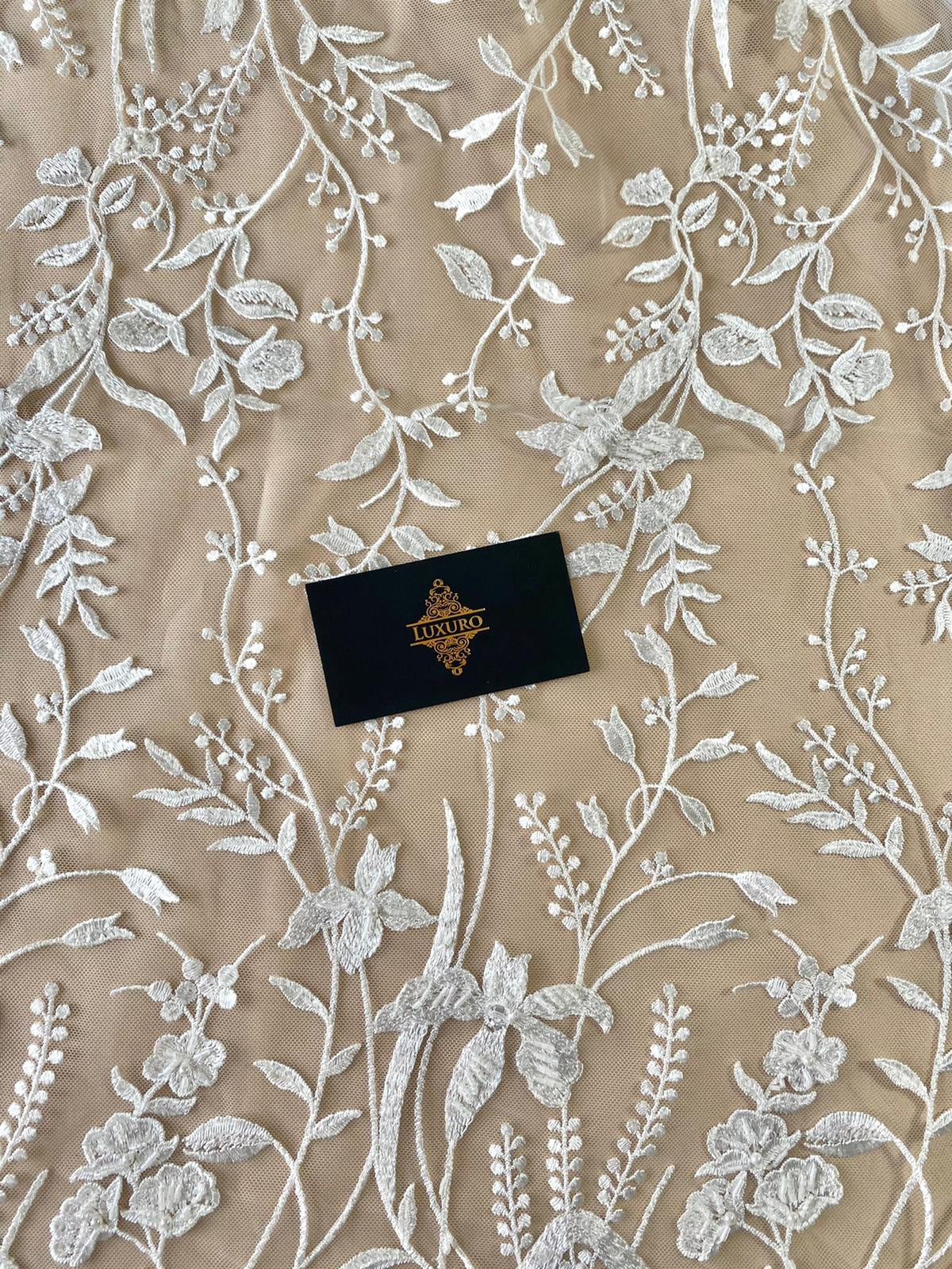Dantela cu Model Floral, cu Cristale, Perle Sidefate si Paiete