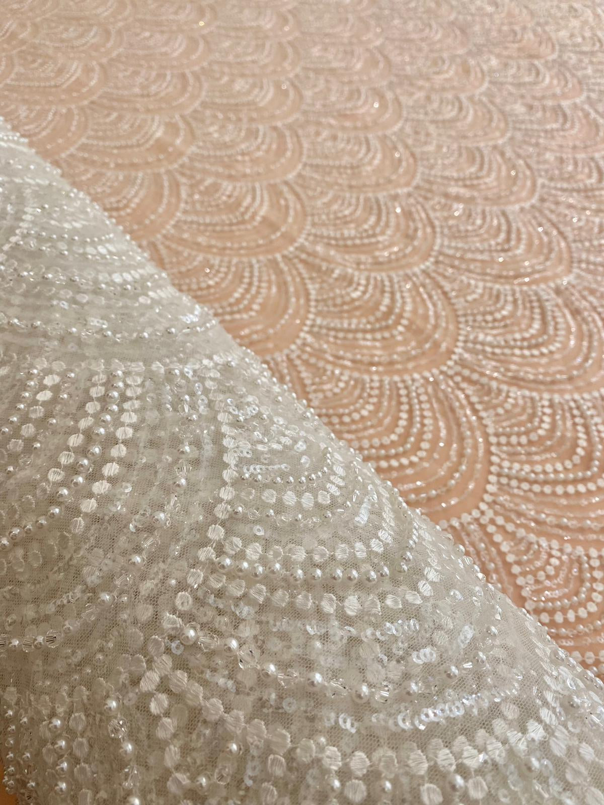 Dantela cu Model Geometric, cu Perle Sidefate si Paiete