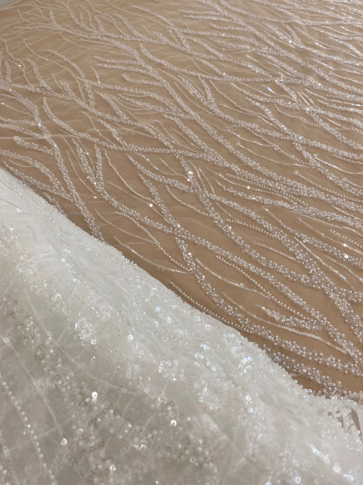 Dantela Couture Ivory gyöngyökkel és flitterekkel