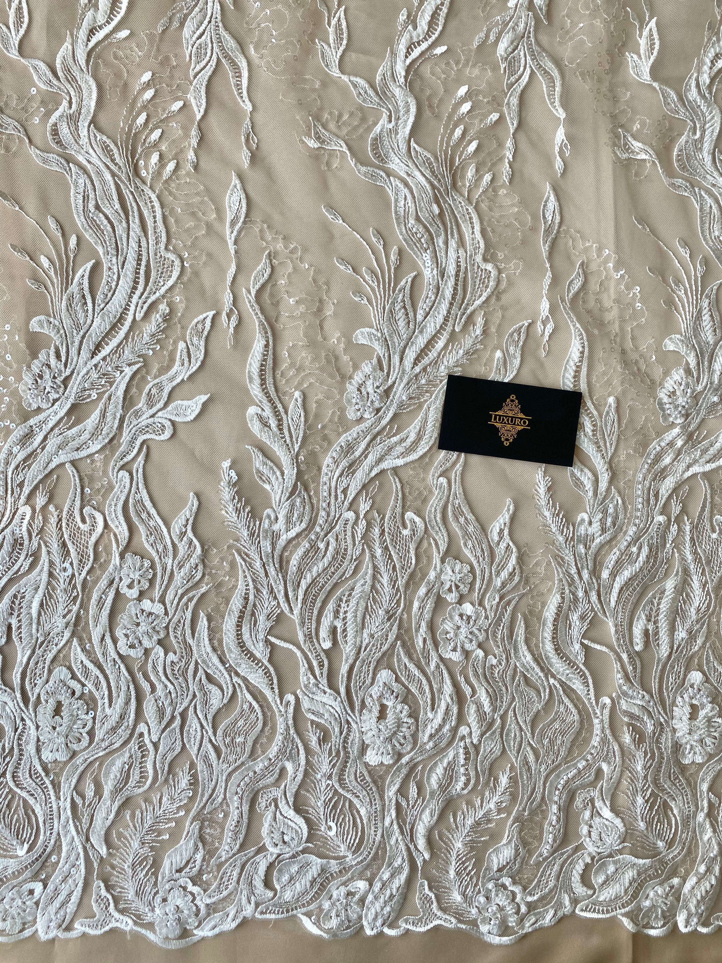 Dantela Couture Ivory lineáris virágmintával, kristályokkal, gyöngyökkel és flitterekkel